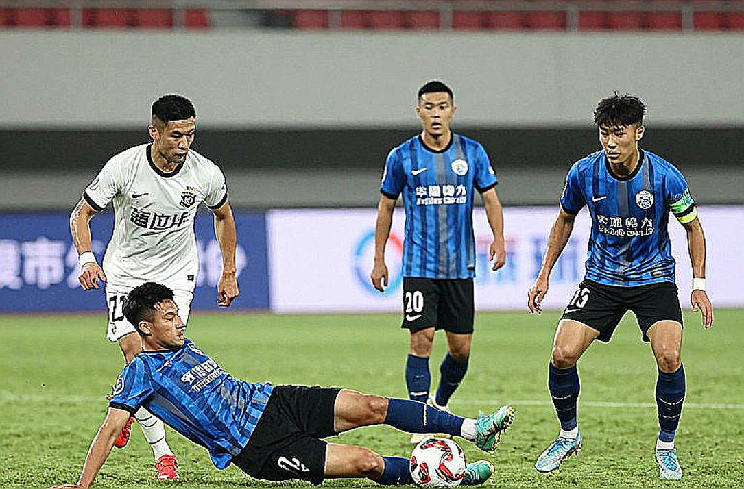 Việt Nam 0-3 Trung Quốc: Hiệp một giữ được khối, hiệp hai trả giá bằng ba bàn thua
